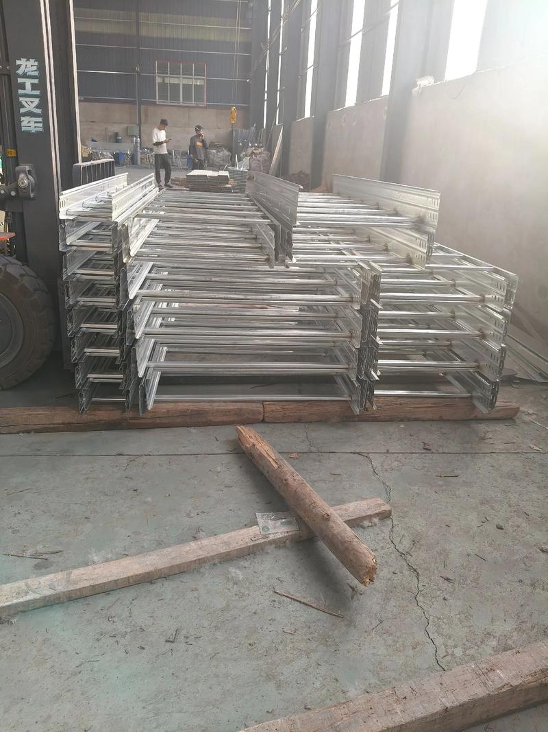 橋架產品介紹 梯式、槽式防火與鍍鋅鋁合金槽隔板